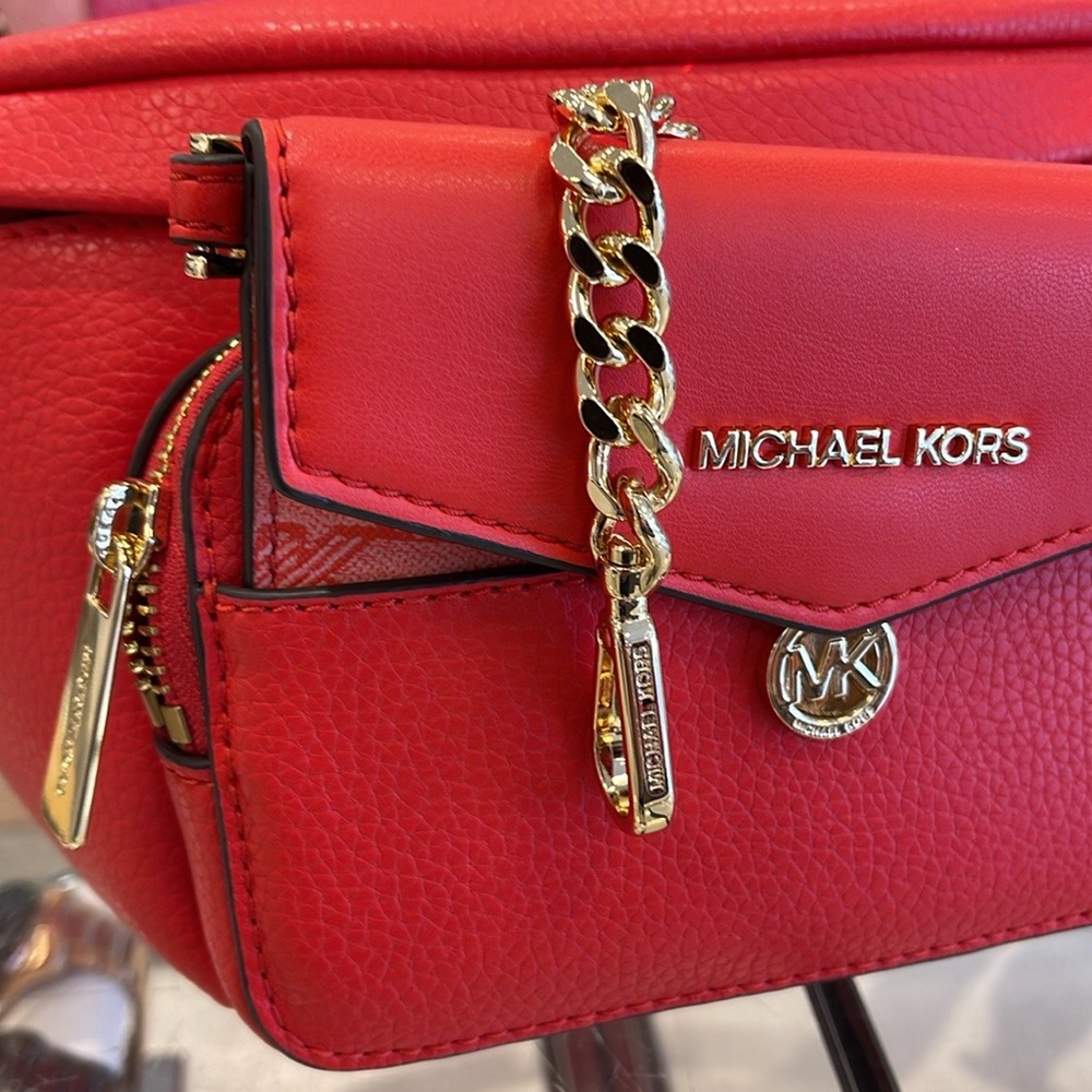 MICHAEL KORS
Maisie Large Pebbled Leather 2-in-1 Sling Pack
Dark Sangria 
NWT - Picture 14 of 16